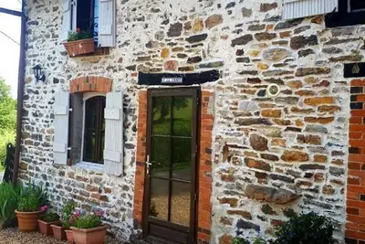 Image de Gîte avec Scandinavian bain à remous pour un usage exclusif des clients.