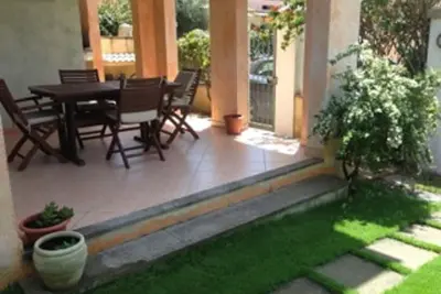 Image de maison élégante et majestueuse avec jardin (2)