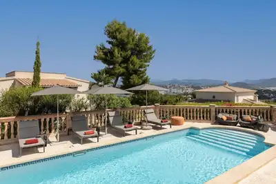 Villa de luxe avec piscine privée et belles vues sur la baie, à Santa Ponsa