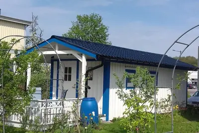 Image de 376 Sek \/ nuit \/ personne. Nouveau chalet à louer à Falkenberg avec proximité de tout.