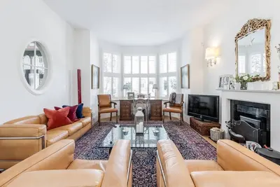 Image de Belle famille victorienne maison / jardin / Londres 20 mins / Richmond / marche au tube