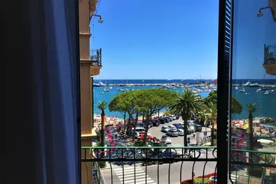 Image de Appartement Ă la mer dans le centre jaune
