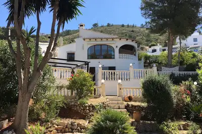 Image de Villa détachée de 2 chambres à El Portet, avec de grandes terrasses et vue sur la piscine
