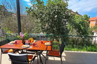 Image de Maison familiale avec jardin et grande terrasse, Ă seulement 30m de la plage.