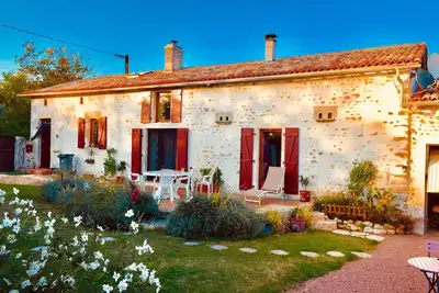 Image de Charmante maison / gîte de 6 chambres avec piscine privée en Charente Maritime