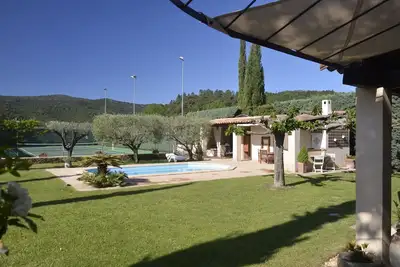 Image de Maison De CARACTÈRE dans propriété arborée