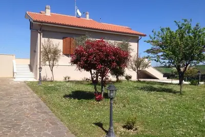 Image de Villa à flanc de colline avec vue sur la mer