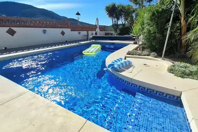 Villa impeccable avec 2 chambres et 2 salles de bains Piscine privée chauffée pour 4 personnes (Max 6)