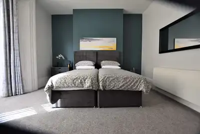 Image de Appartement moderne de 3 chambres dans le centre-ville. Parking gratuit