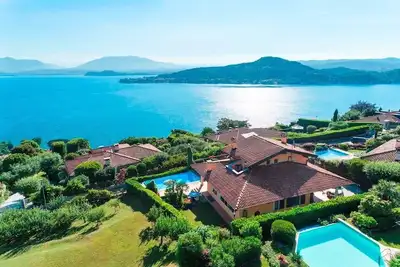 Image de Maison de vacances Meina pour 1 - 8 personnes avec 4 chambres à coucher - Maison de vacances