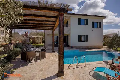 Image de Nouvelle villa avec piscine, jardin avec oliviers, barbecue et belle vue sur la mer