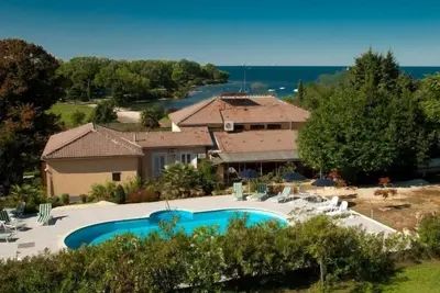 Image de Maison de vacances dans Savudrija avec terrasse, Climatisation, Wifi, Machine Ă laver (123-11)