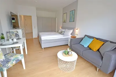 Image de Appartement moderne d'une pièce dans l'espace spa - balcon, connexion Wi-Fi gratuite, télévision, près du centre-ville