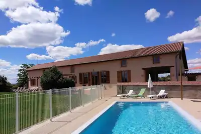 Image de Large independent gîte for up to 20 people. with swimming pool in the heart of France