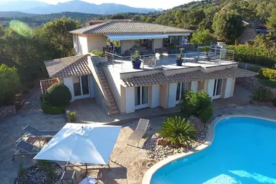Image de Villa de charme avec piscine chauffée et vue exceptionnelle entre mer & montagne