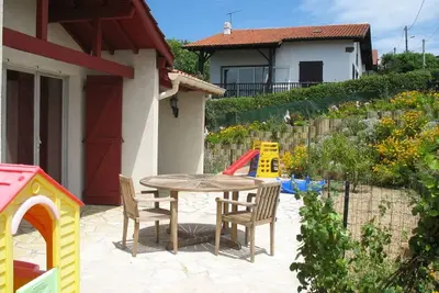 Image de St Jean Luz Quartier Residentiel\" 2 Clim\"  Lit Bebe Jouets -- 5 Adultes + 1 Bebe