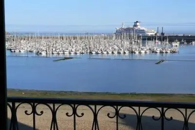 Image de Appart. Pleine Vue Mer Acces Direct Plage Commerces Et Marches Proximite Centre V