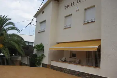 Image de Bel  Appartement  pour 6  personnes au Centre de Roses à 250 mtr de la plage.