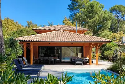 Image de Splendide villa climatisée avec piscine chauffée entre bassin et océan