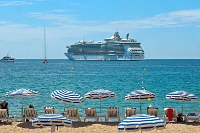Image de 3 pièces en dernier étage, vue mer panoramique, piscine, climatisation