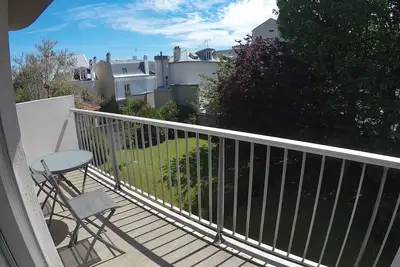 Image de Appartement 90 m2 vue  jardin -climatisation - 10 mn de Paris Saint Lazare