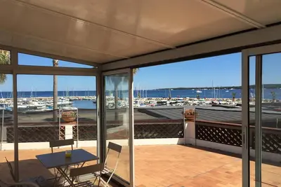 Image de Centre Cannes entièrement rénovée face à la plage, terrasse vue mer