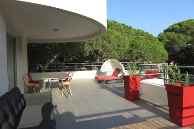 Image de Magnifique appartement T5 design neuf, 100m2 de terrasse à 150m de la mer