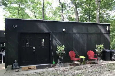 Image de Retraite relaxante dans les bois. Endroit calme pour se détendre à quelques minutes de la ville.