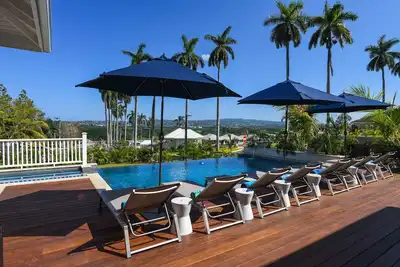 Image de Oceanview Nouveau villa de luxe w \/ piscine \/ jacuzzi \/ tennis dans une résidence avec salle de gym