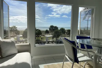 Image de Superbe vue sur l'océan * magnifiques couchers de soleil * Condo sur la plage