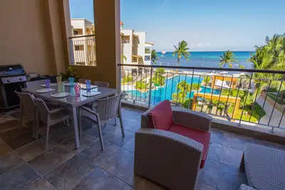 Image de Penthouse de cuisine récemment rénové à 2 étages avec 3 chambres à coucher et vue exceptionnelle