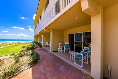 Image de A104- Parfait condo 2/2! Emplacement fantastique en bord de mer juste à côté de Flagler Ave!