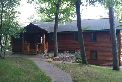 Image de Lake home sur le côté nord du lac Rush, face au sud avec une vue magnifique. Accueil regards