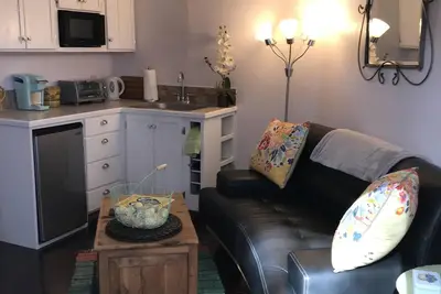 Image de Chalet confortable dans le pays du vin Sonoma - nid de Robin et jardin