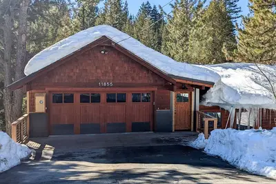 Image de Dog-friendly home w / un bain à remous privé près de ski, la randonnée et le vélo