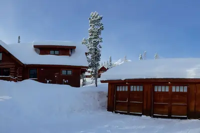 Image de Ski In / Ski Out \"Spacious Family Friendly Cabin\" à Powder Ridge à Big Sky Mt