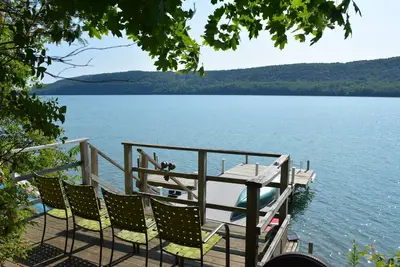 Image de 22 couchages! Grande propriété du lac à Coop avec piscine et quai - Baseball Family Ready!