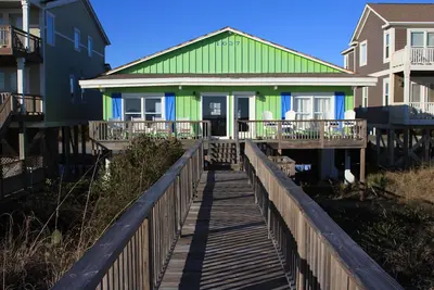 Image de Oceanfront House, 4 Bd & 2 Ba, draps et service de literie inclus