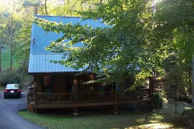 Image de Belle maison à quelques pas du lac Summersville! 8 personnes, foyer au spa!