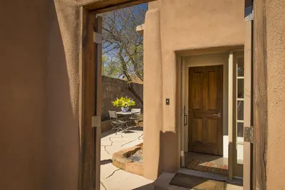 Image de Propriété 5 étoiles! ! Casa Miguelita - moderne et sereine Adobe, à pied de Canyon Road