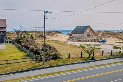 Image de Across from Bonnet St Beach Access.