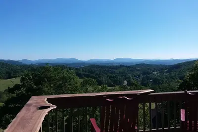 Image de 4br avec d'énormes vues sur la montagne, bain à remous, King Master Suite, tables de jeux, emplacement central, près de l'App Ski Mtn!