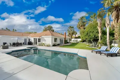 Image de South Palm Desert Pool / Spa Private Home avec vue