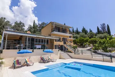 Ipsos Pool Apartments, Elena & Maria by Konnect
