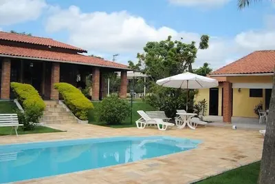 Ferme en copropriété, cour poliesp, piscine chauffée et surplombant un espace vert