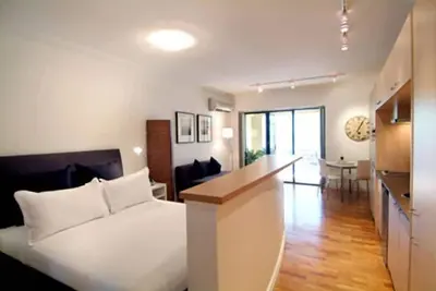 Image de Potts Point Grand Studio avec Balcon