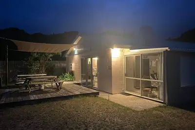 Image de Sable blanc, nager, surfer et de la plage de pêche.