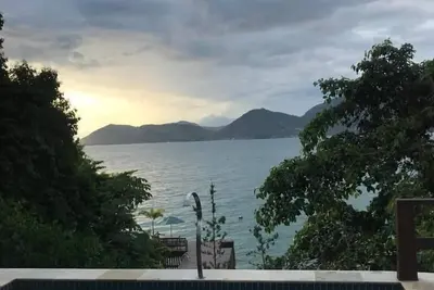 Belle maison en front de mer dans une communauté fermée avec plage privée