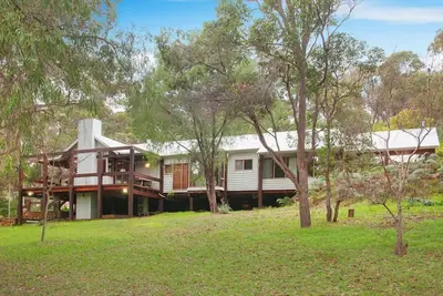 Image de Wilyabrup River Retreat - Flutes Estate, Margaret River - dans un vignoble privé!