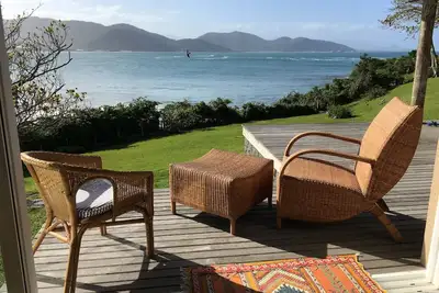 Image de Maison en bord de mer, sur la plage de Vigia à Garopaba.